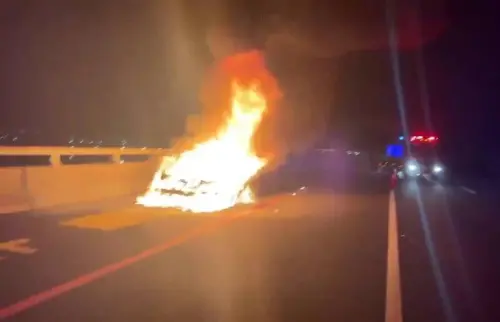 國5深夜火燒車驚險畫面！全車化為竄天火球　女駕駛棄車逃過死劫
