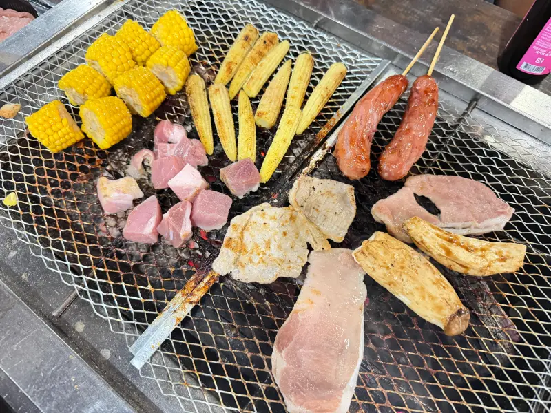 ▲中秋節烤肉醬最強人氣銷量冠軍不是萬家香！而是經典不敗的「金蘭蜜汁烤肉醬」。（圖／記者周淑萍攝）