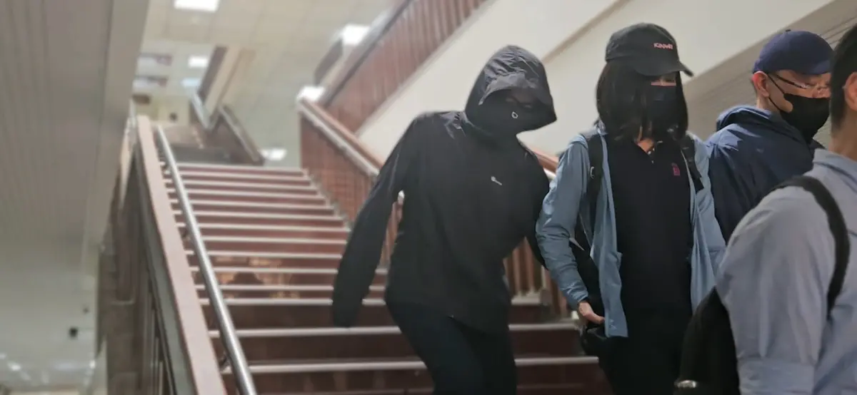 ▲45歲楊姓女子（左）為了將澳洲男友留在台灣，涉嫌3度下老鼠藥，不過她否認犯罪，還聲請傳喚前男友來台作證。（圖／記者劉松霖攝）