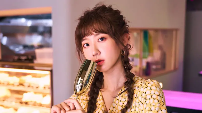 ▲前女團Popu Lady成員洪詩今（1）日宣布順利產下二女兒「那那」，生產過程驚險，臍帶像電話線般纏繞脖子，所幸及時剖腹化解危機，經處理後已恢復正常，母女均安。（圖／翻攝自洪詩臉書）