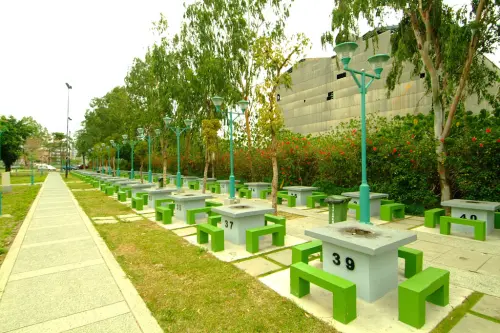 ▲高雄市立社會教育館設有獨立烤肉爐位，可容納320人。（圖／高雄市立社會教育館官網）