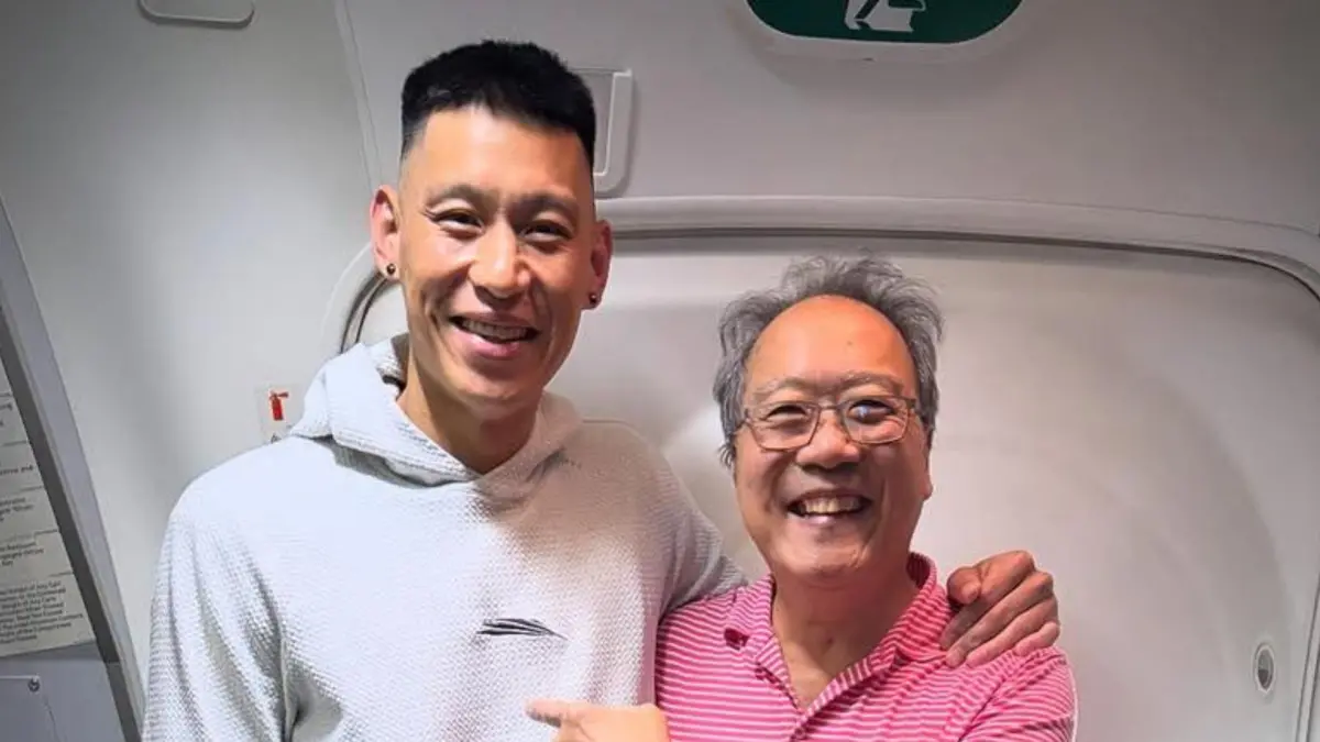 ▲林書豪（左）日前搭飛機遇到馬友友（右），讓他興奮發文表示：「遇到傳奇」，兩人都是哈佛校友，更都以亞裔身份闖出名堂，讓網友大讚：「是傳奇遇傳奇」。（圖／翻攝自Jeremy Lin 林書豪）