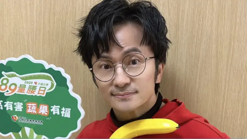 ▲54歲藝人唐從聖（從從；如圖）昨（30）日針對台北捷運衝突事件提出見解，引來大批輿論。事實上，他過去曾因槓上徐乃麟，而想過退出演藝圈，不過唐從聖為了年事已高的母親繼續拚命，透露自己沒有「被消失」，至今仍在演藝圈努力耕耘。（圖／翻攝自從從唐從聖臉書）