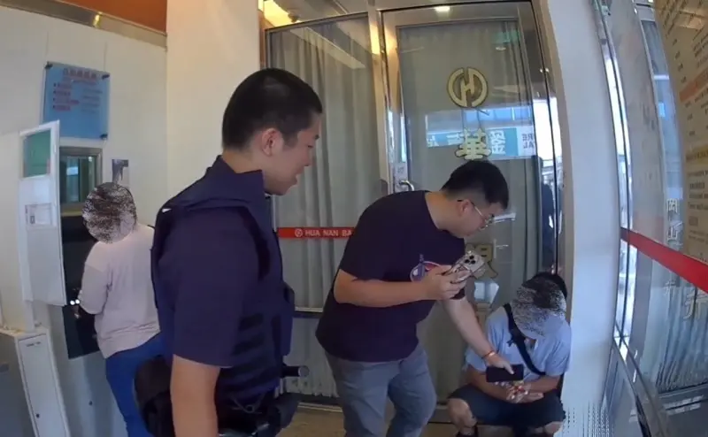 ▲湖內、岡山分局接連破獲外籍詐欺提領車手。（圖／記者郭凱杰翻攝）