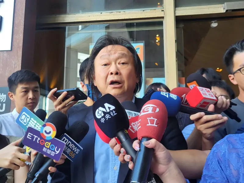 ▲王世堅表示，「我跟陳亭妃，一向光明磊落，我們不幹那種鳥事」。（圖／記者陳佩君攝，2025.10.01）