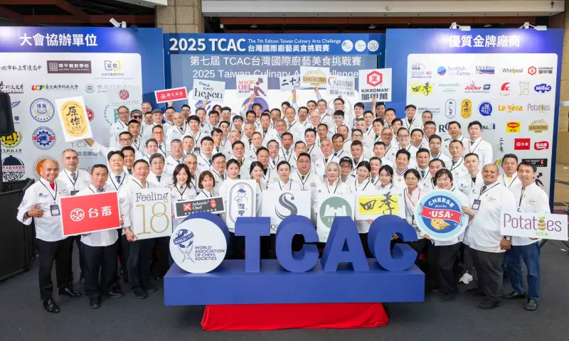 ▲世界廚師協會認證的《2025 TCAC台灣國際廚藝美食挑戰賽》評審團大合照。（圖／台灣國際廚藝美食挑戰賽提供）