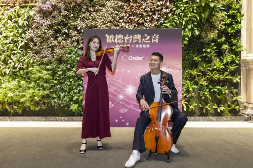 ▲藝人聶雲攜手音樂劇《三個傻瓜》中的女兒張郁婕共襄盛舉，現場滿滿耳熟能詳的樂曲，讓人聽完也興起重拾樂器的衝動。