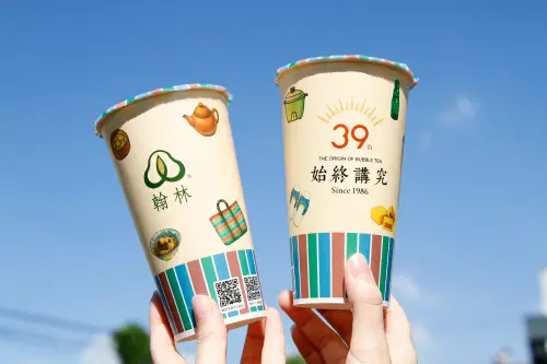 ▲翰林茶館「熊貓珍奶買一送一」！對中身分證「珍奶39折」。（圖／翰林茶館提供）