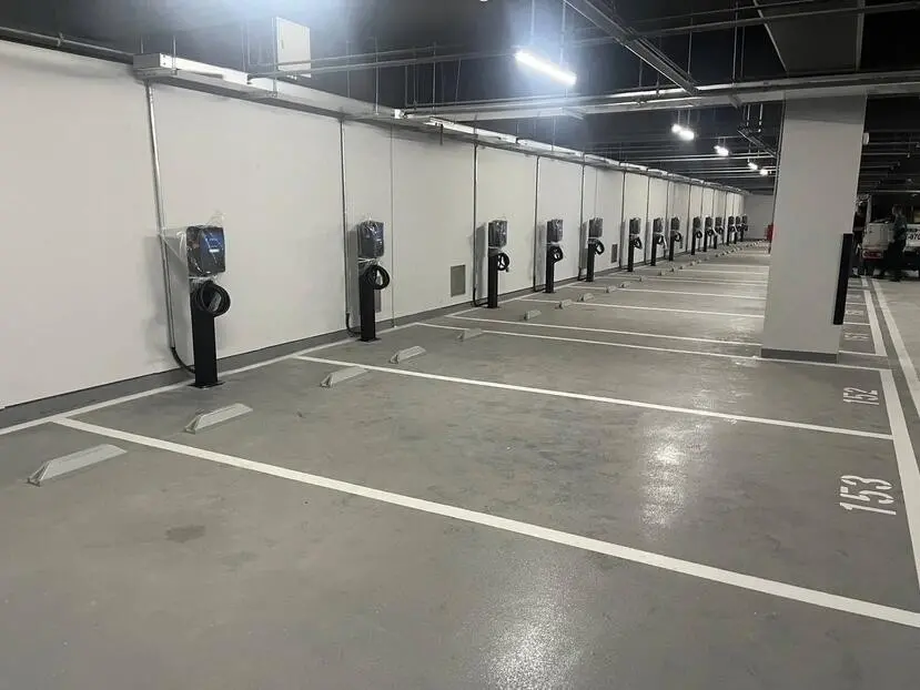 ▲社區幫APP引進專業能源團隊，協助社區完成電動車充電建置，從事前評估到施工驗收全程專人處理。（圖／信義房屋提供）