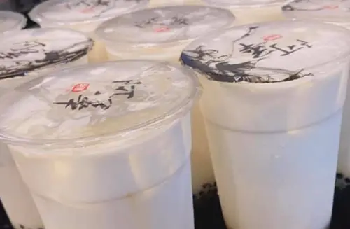 ▲「阿華生活飲茶」分店聚集在台南市，官田區勝利路上的隆田店幸運開出7、8月千萬發票。（圖／GoogleMaps）