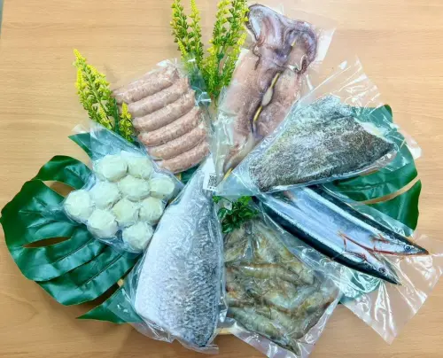 ▲高雄市政府海洋局推出高雄海味中秋夯魚包，包括秋刀魚、魷魚、白蝦、虱目魚、鱸魚及石斑魚等7項高雄海味。(圖／高雄市政府海洋局提供)