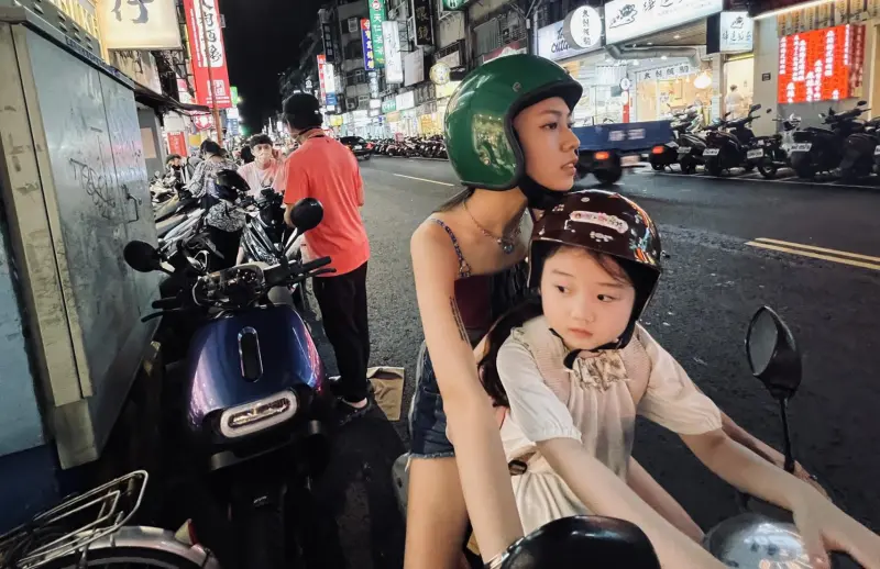 ▲奧斯卡名導西恩貝克助陣《左撇子女孩》，在金馬獎獲獎聲勢強，尤其入圍最佳新演員的馬士媛（左）與最佳女配角的葉子綺（右），更是備受看好。（圖／光年映畫提供）