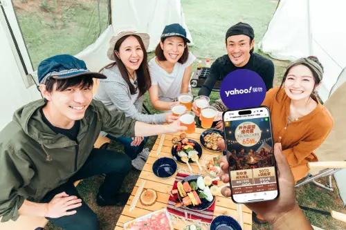 ▲Yahoo購物發現，受小宅生活與露營風潮影響，傳統烤肉逐漸走向行動化、機能化，消費者偏好輕便好攜、多功能的「行動型烤具」，其中防風卡式爐與高山爐業績漲幅達3倍、附收納盒的烤網 烤盤組也備受歡迎，展現中秋烤肉「戶外化、露營化」的趨勢。（圖／Yahoo購物提供）