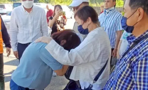 帶300萬現金衝進花蓮！慈善家親手發錢了　罹難者5萬、受災戶3萬
