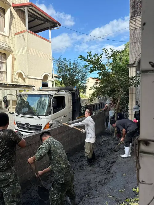 ▲李多慧今日已經完成救災工作，明天因為在台北有工作，所以必須趕回台北。（圖／李多慧經紀人提供）