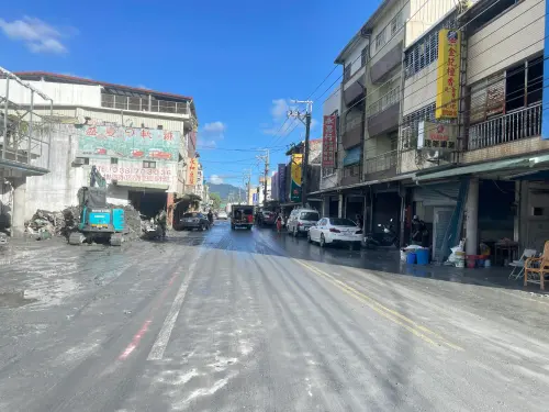 ▲花蓮縣光復鄉受馬太鞍溪堰塞湖潰壩影響，災區還在清理環境中。（圖／翻攝胡仁順-花蓮縣議員臉書）