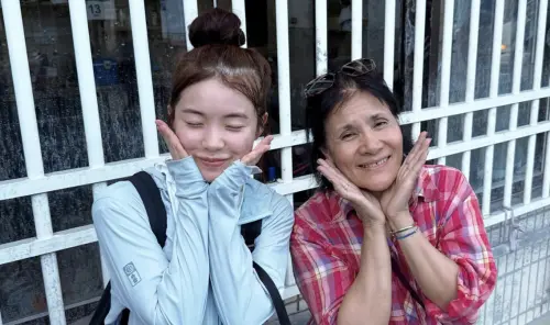 ▲李多慧（左）和受災居民（右）合照留念。（圖／李多慧 Threads@le_dayhe）