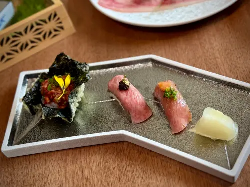 ▲「和牛三味 握壽司」好滿足。（圖／記者蕭涵云攝）