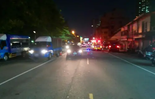 台中8旬婦沒走斑馬線闖車道！遭貨車撞飛命危送醫、持續急救中
