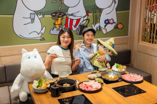 ▲乾杯集團「黑毛屋」日式鍋物品牌，首度插旗台中，10月3日新光三越台中中港店開幕「冬日姆明谷」聯名主題店。（圖／乾杯集團提供）