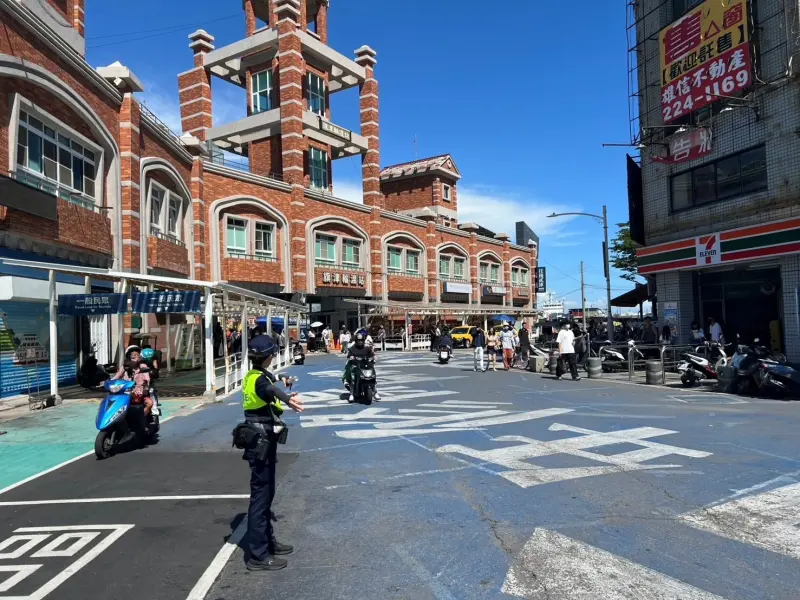 ▲中秋節、國慶日連假出遊，高市警將於旗津風景區等易壅塞風景區實施彈性交管。(圖／高市警局交通大隊提供)