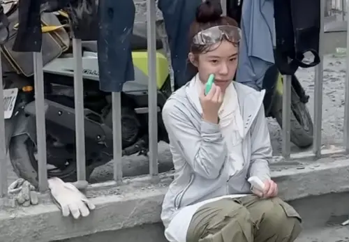 李多慧花蓮救災全身髒！被訪問累到放空　害羞：請別認出我的臉
