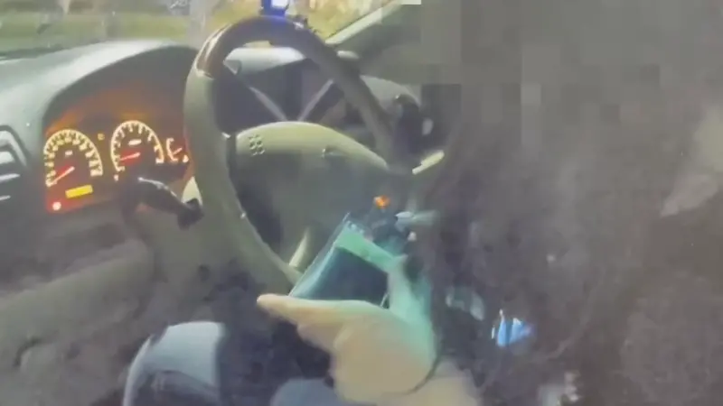 ▲台北市信義區一名女子喝了3杯調酒後上路，才離家300公尺就發生車禍。（圖／翻攝畫面）