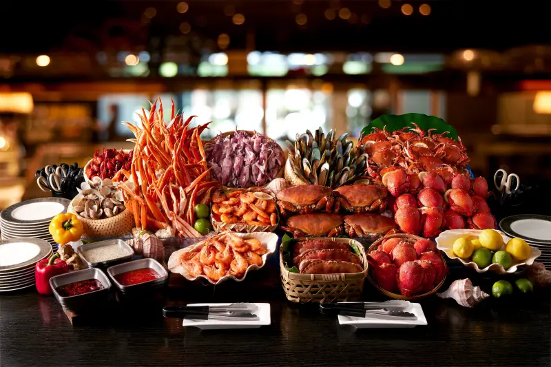 ▲寒舍集團推出線上旅展優惠活動，寒舍艾美酒店的「探索廚房」也推餐券，最優可有65折之折扣。（圖／寒舍集團提供）