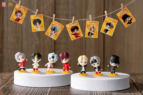 ▲麥當勞TinyTAN盲盒公仔10/8開賣，超值全餐加價129元獲乙個。（圖／麥當勞提供）