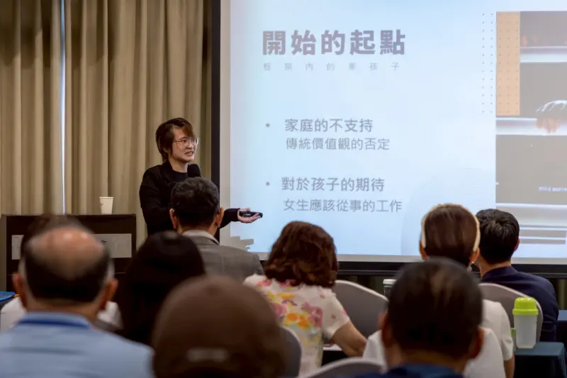 ▲聖揚機構邀請女格鬥家黃偵玲分享逆轉勝「永不放棄」生命故事，感動全場。（圖／聖揚機構提供）