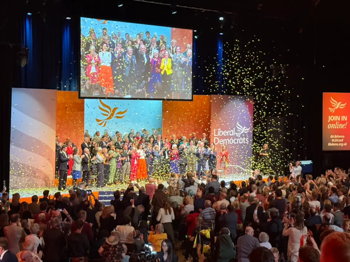 ▲英國自由民主黨大會邀請民進黨以姊妹黨身分與會大會。（圖／民進黨提供）