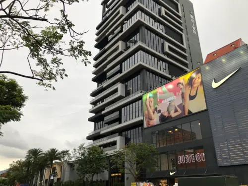 ▲陽信銀行近期一次購入士林「圓山一號院」的3間店面。（圖／台灣房屋提供）