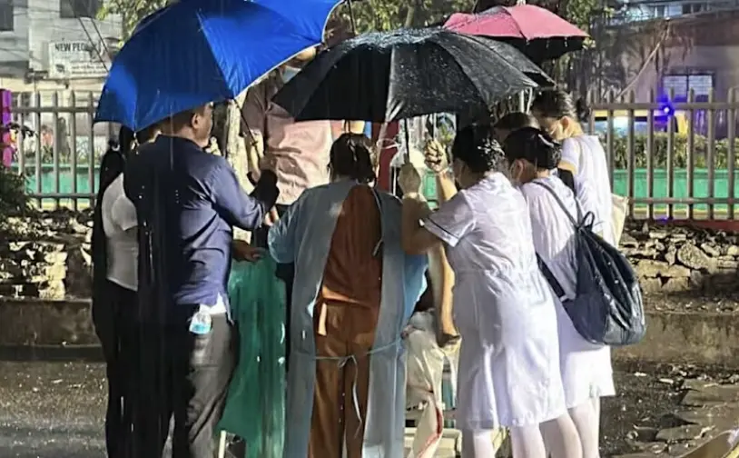 ▲菲律賓宿霧一名孕婦因地震從醫院被疏散到空地，最終在路邊產子。（圖／翻攝自X）