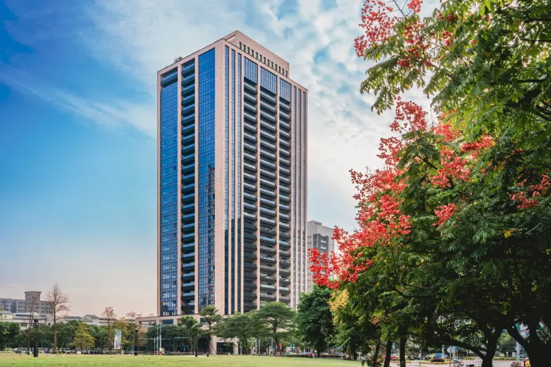 ▲中悦建設機構在新莊副都心陸續推出「松TOWER」等多件商辦案，以不同坪數組合滿足企業各階段的辦公需求。（圖／業者提供）