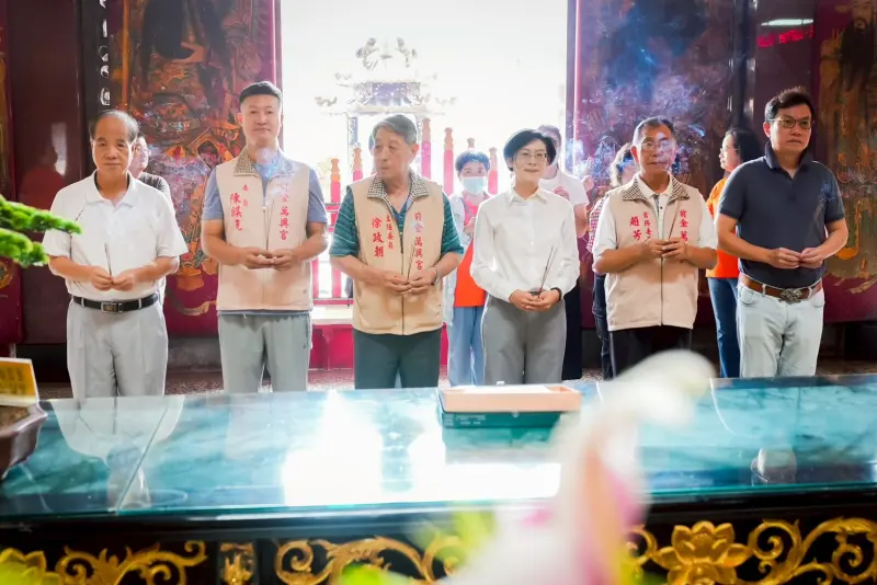 ▲力拚民進黨高雄市長初選的立法委員林岱樺今（2）日啟動廟口開講行程，預計在初選前走遍全市主要廟口，與民眾直接互動。（圖／立委林岱樺辦公室提供）