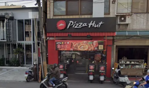 ▲位於嘉義市東區吳鳳南路 311號的「必勝客Pizza Hut」嘉義吳鳳南店，7、8月開出了1千萬元特別獎發票。（圖／GoogleMaps）