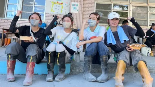 不只李多慧！Uni-Girls瑟七喊話去就對了　女神們齊心鏟土搬物資
