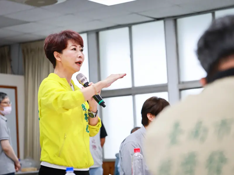 ▲民進黨立委陳亭妃呼籲中央公開烏山頭水庫光電板的清洗監測數據，以釋公眾疑慮。（圖／劉祐龍攝）