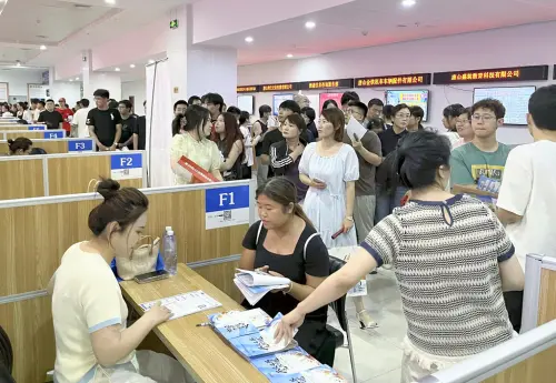 中國推K簽搶外國人才！千萬畢業生難找工作　全網炸鍋爆質疑
