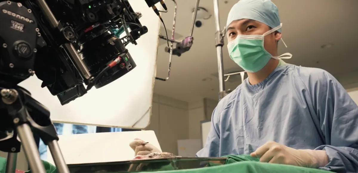 ▲王思翰醫師與團隊透過大規模研究找出燒燙傷患者植皮的黃金時間。（圖／基隆長庚提供）