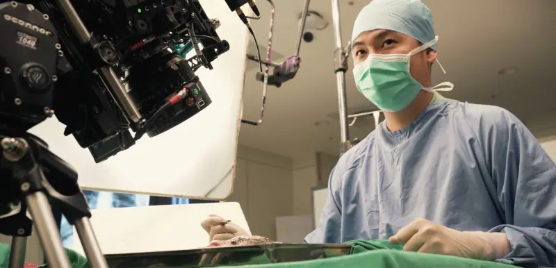 ▲王思翰醫師與團隊透過大規模研究找出燒燙傷患者植皮的黃金時間。（圖／基隆長庚提供）