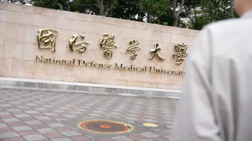 ▲學生因父親要求他報考國防醫學大學而苦惱，找上蔡瑜洵商談。圖為示意圖。（圖／記者王郁勳攝）