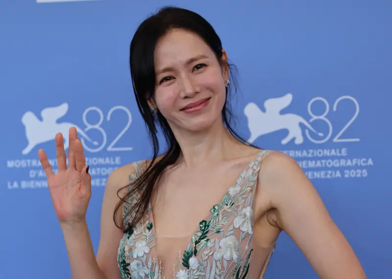 ▲孫藝真（如圖）在2018年拍完《極智對決》後，因與玄彬合作《愛的迫降》擦出愛火、走進婚姻，接著把重心放在家庭。今年她時隔7年再度主演電影《徵人啟弒》，重返大銀幕的她心情既激動又感動。（圖／龍祥電影）