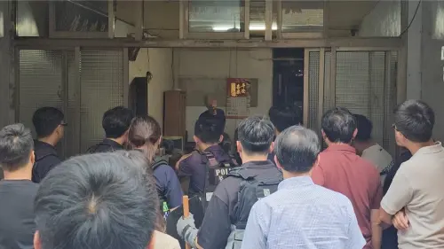 快訊／苗栗爆隨機殺人！男「手綁刀」猛刺女童　左胸中刀送醫搶命
