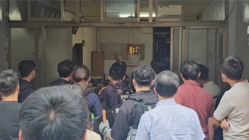 快訊／苗栗爆隨機殺人！男「手綁刀」猛刺女童　左胸中刀送醫搶命