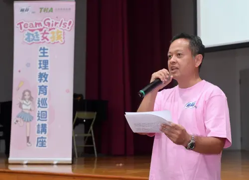 ▲蘇菲副總經理八木浩之於新北市秀朗國小「Team Girls! 挺女孩 生理教育巡迴講座」中致詞，強調企業長期關注月經教育與性平議題，期望陪伴孩子安心面對青春期。