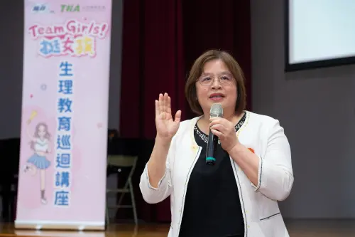 ▲台灣健康聯盟理事長吳玉琴於講座中分享，月經教育應涵蓋生理、心理、健康、性平、戀愛與實習六大面向，讓孩子全面理解青春期的重要課題。