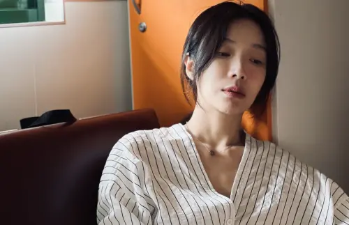 ▲蔡淑臻以《左撇子女孩》入圍金馬獎最佳女配角，片中扮演帶著女兒在夜市擺攤的單親媽媽。（圖／光年映畫提供）