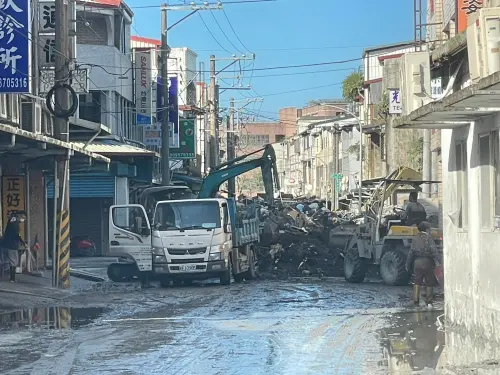 疑花蓮光復車站掛滿「黨旗」？郭正亮點名這人怒批太過分
