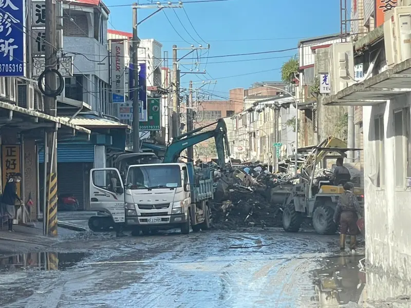 ▲花蓮縣光復鄉還在清理家園，明（3）日（星期五）停止上班、停止上課。（圖／胡仁順-花蓮縣議員臉書）